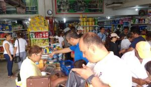 venezolanos comprando