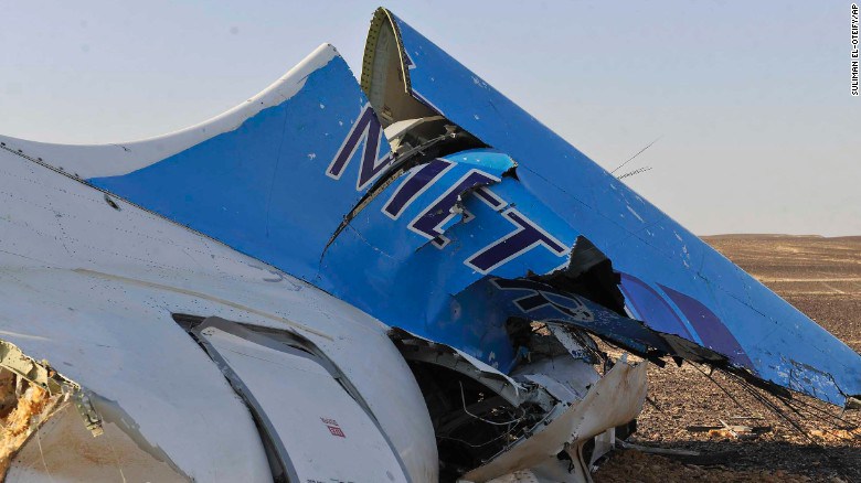 Después de negarlo, Londres y Washington plantean que avión ruso cayó por bomba