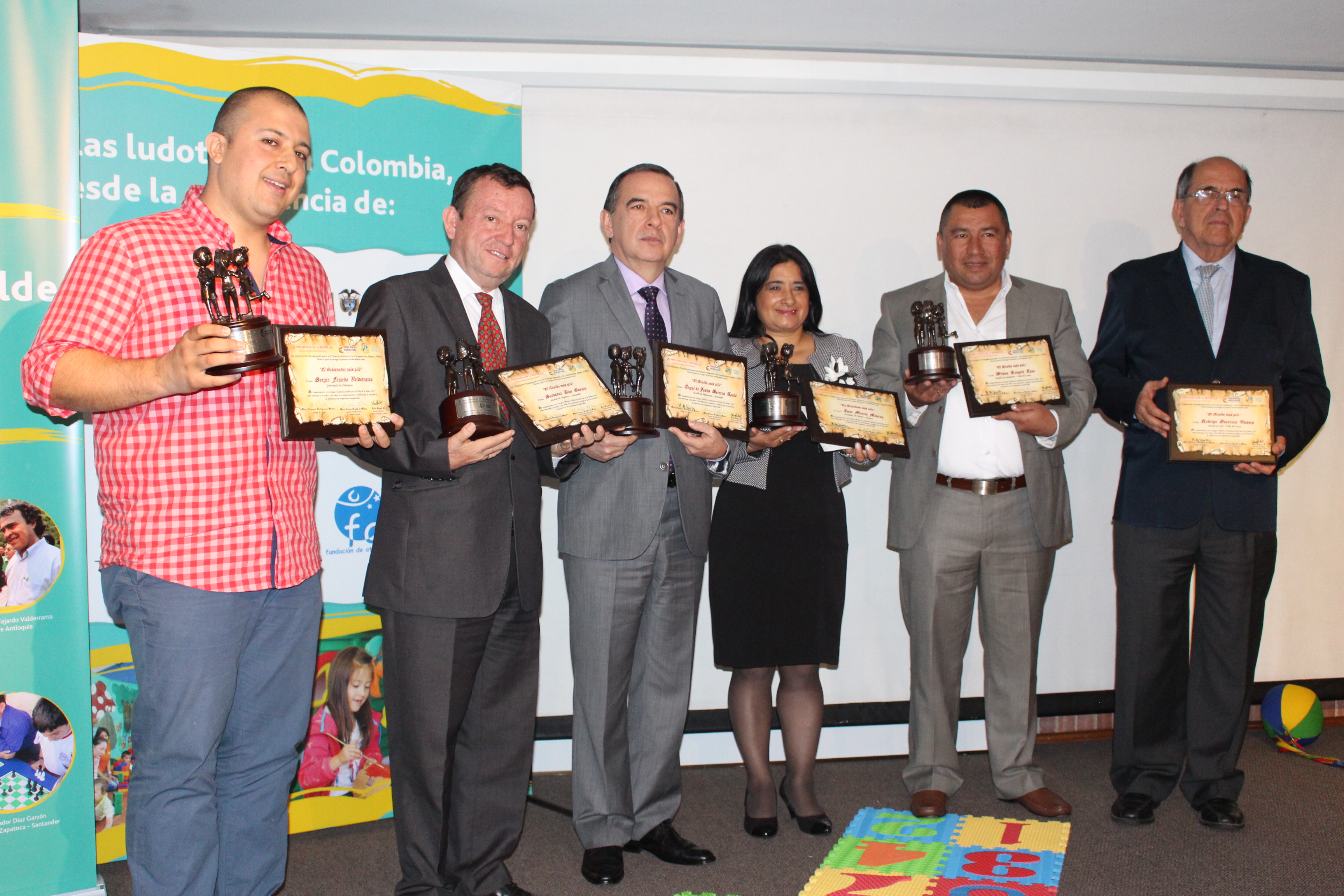 Los gobernantes que se la juegan por la niñez del país, son reconocidos en la Premiación al Alcalde Más Pilo 2015