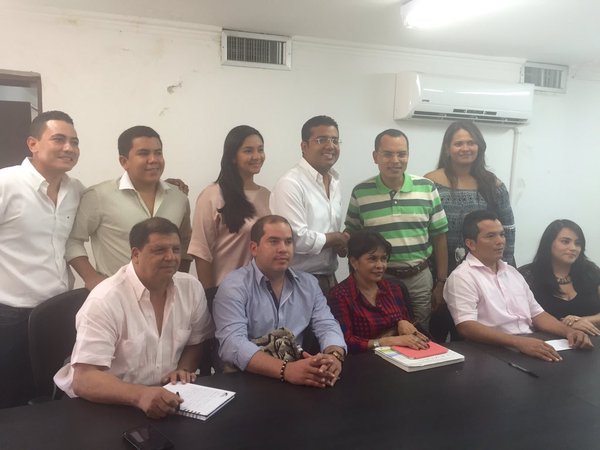 Reunión ente el Alcalde Electo de Valledupar, Augusto Ramírez Uhía, y el Director de CORPOCESAR, Kaleb Villalobos Brochel.