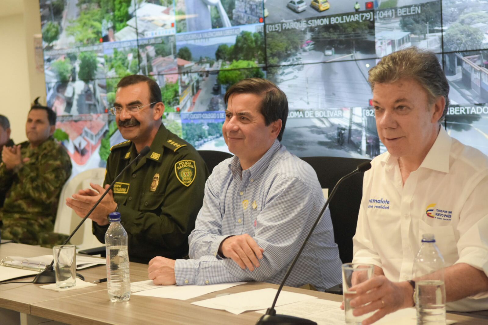 Presidente Santos y Ministro Cristo presentan a los Alcaldes de cinco capitales del país la cobertura total de vídeo vigilancia 