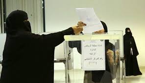 Hito histórico en Arabia Saudita: mujeres pudieron votar y ser elegidas por primera vez para cargos públicos