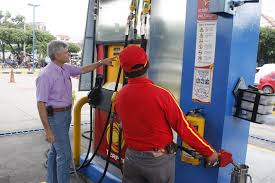 En agosto ACPM baja 109 pesos por galón y Gasolina sube 10 pesos .