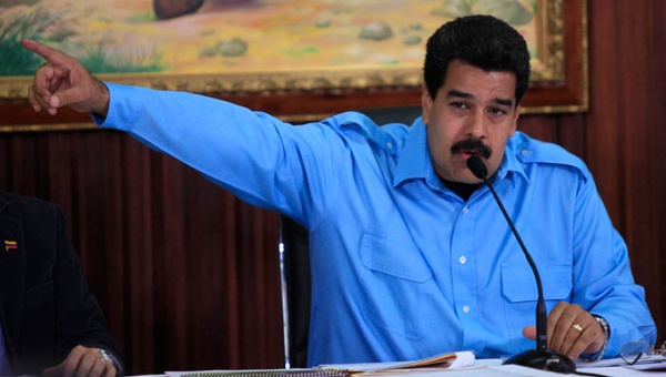 Maduro a mantener el poder disminuyendo la super mayoría de la oposición en la Asamblea
