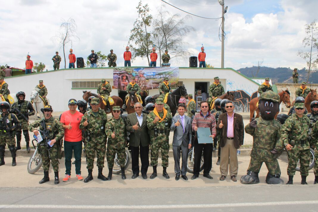 Ejército en las vías de Colombia en Semana Santa
