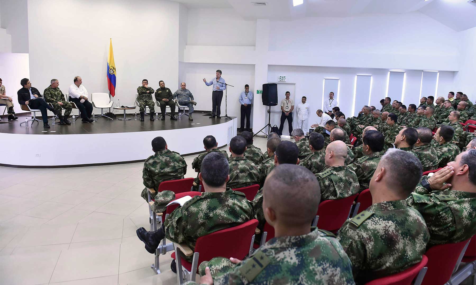 Presidente Santos lideró jornada pedagógica sobre el proceso de paz con generales del Ejército Nacional