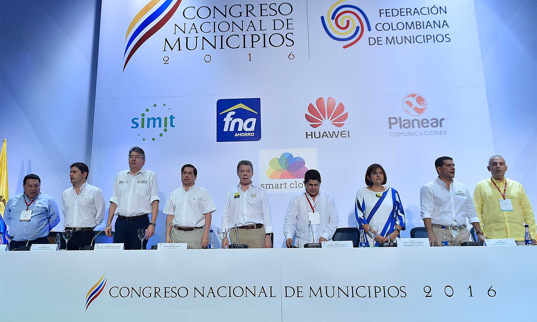 Santos le apuesta a la paz e invita a los alcaldes a no escuchar los cantos de «sirena».