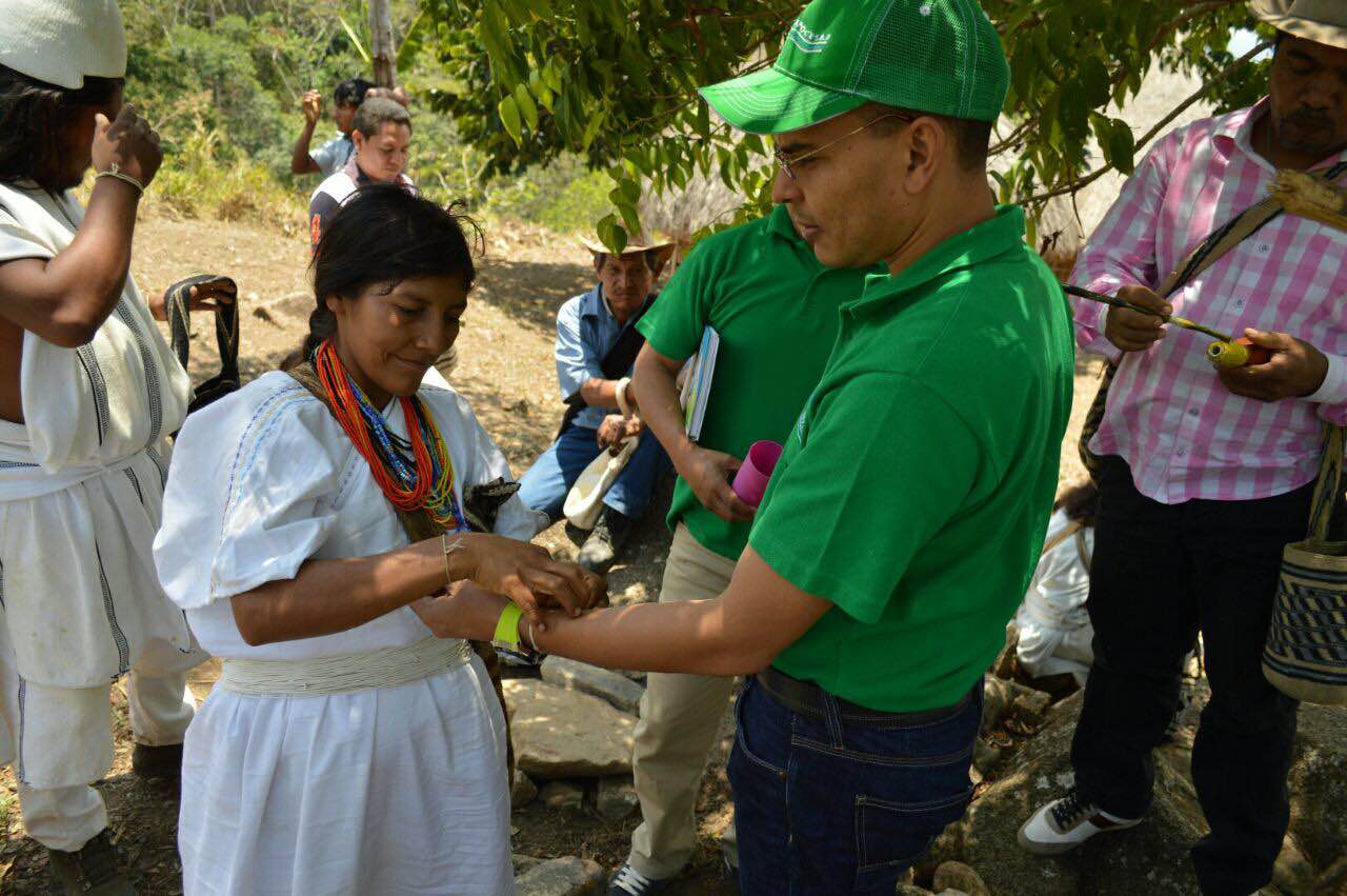 CORPOCESAR acuerda planes de conservación con los indígenas en la Sierra Nevada de Santa Marta.