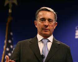 Las redes sociales construyen agenda pública en el siglo XXI: Alvaro Uribe