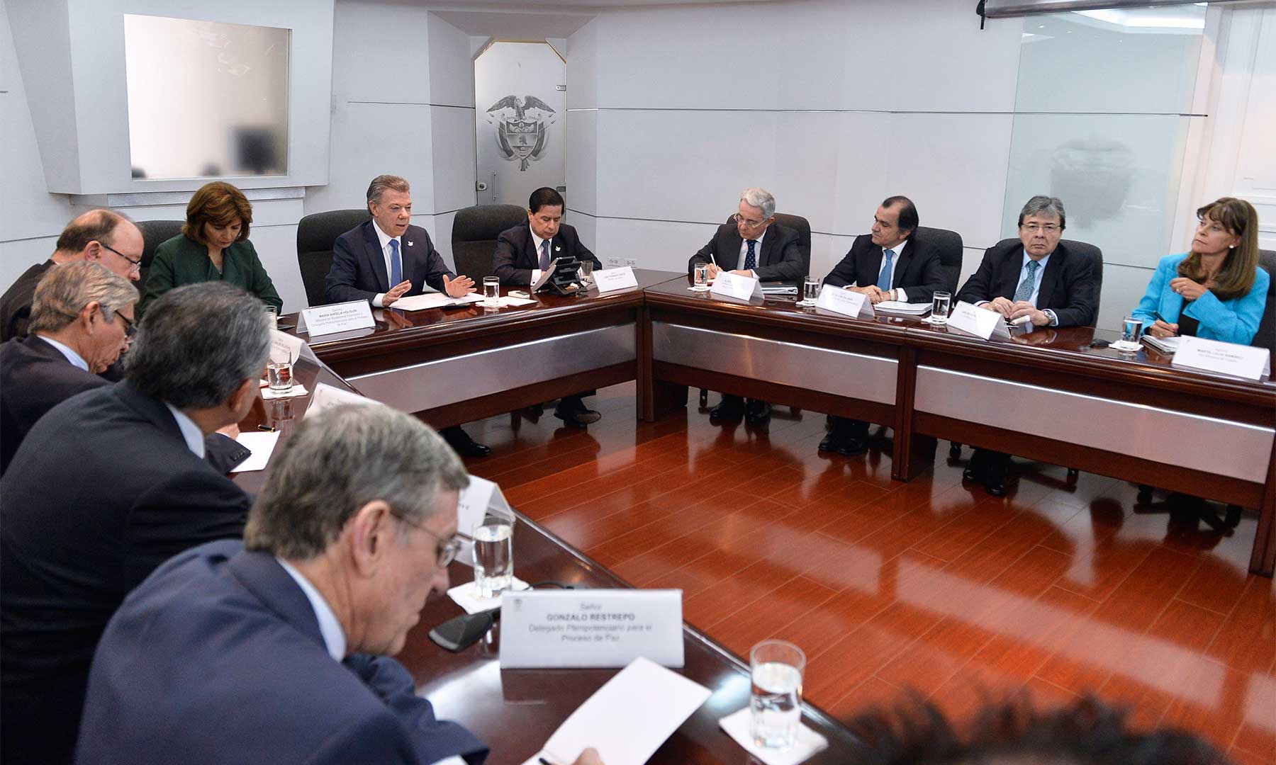 El Presidente Santos ‘expresó voluntad’ para modificar los acuerdos asegura Álvaro Uribe.