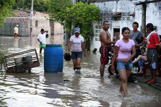 398 muertos y mas de 24 mil damnificados deja hasta ahora la ola invernal en Colombia