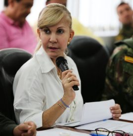 Gobernadora del Valle sugiere estudiar beneficios electorales a militares en implementación de los acuerdos de paz