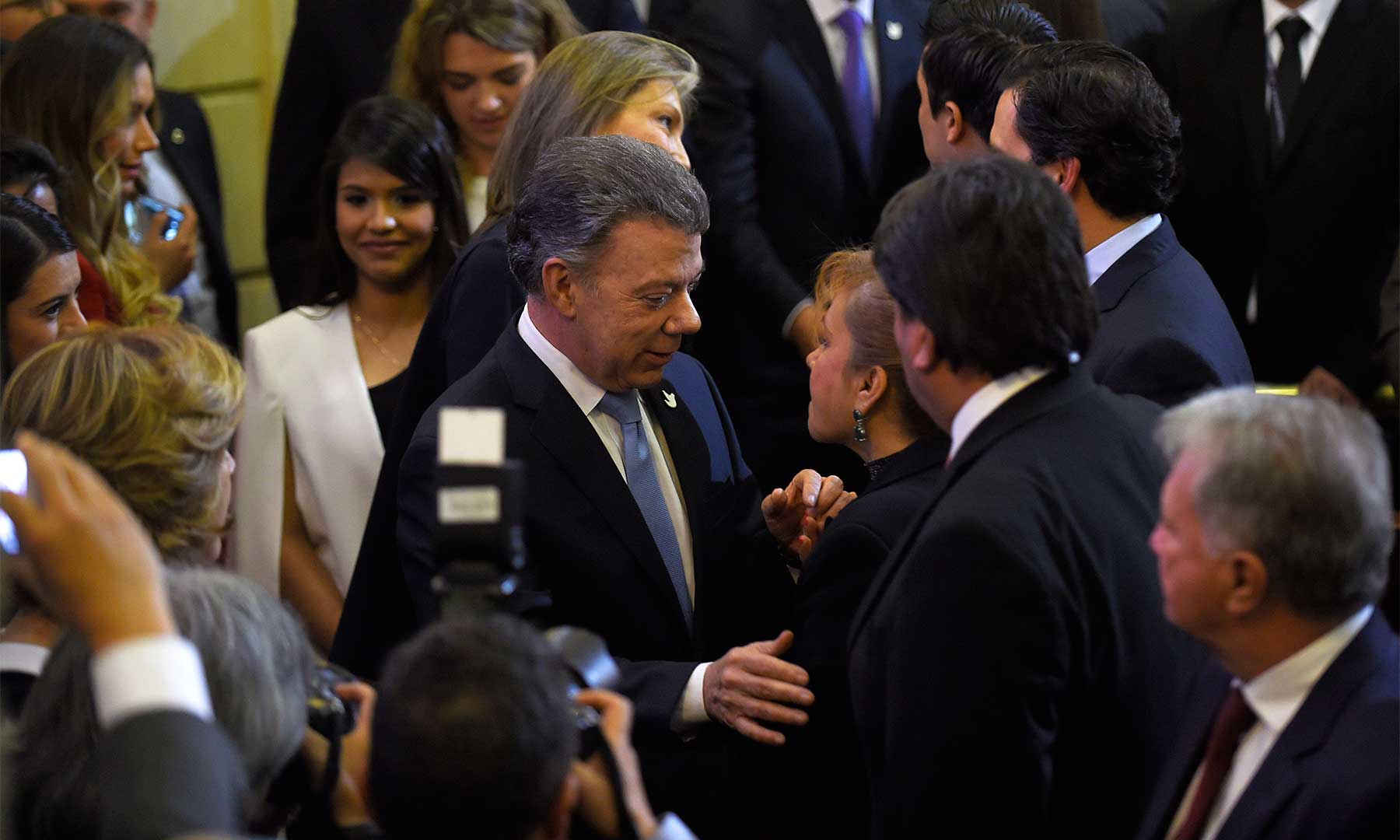 Los invito hoy sin rencores ni recriminaciones a que superemos, la polarización: Presidente Santos