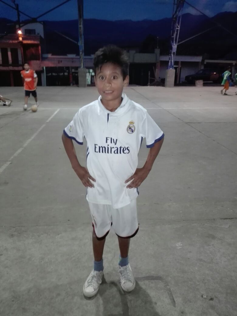 ESDEPAZ UNE FRONTERAS  Niño venezolano: nuevo alumno de las Escuelas Deportivas para La Paz