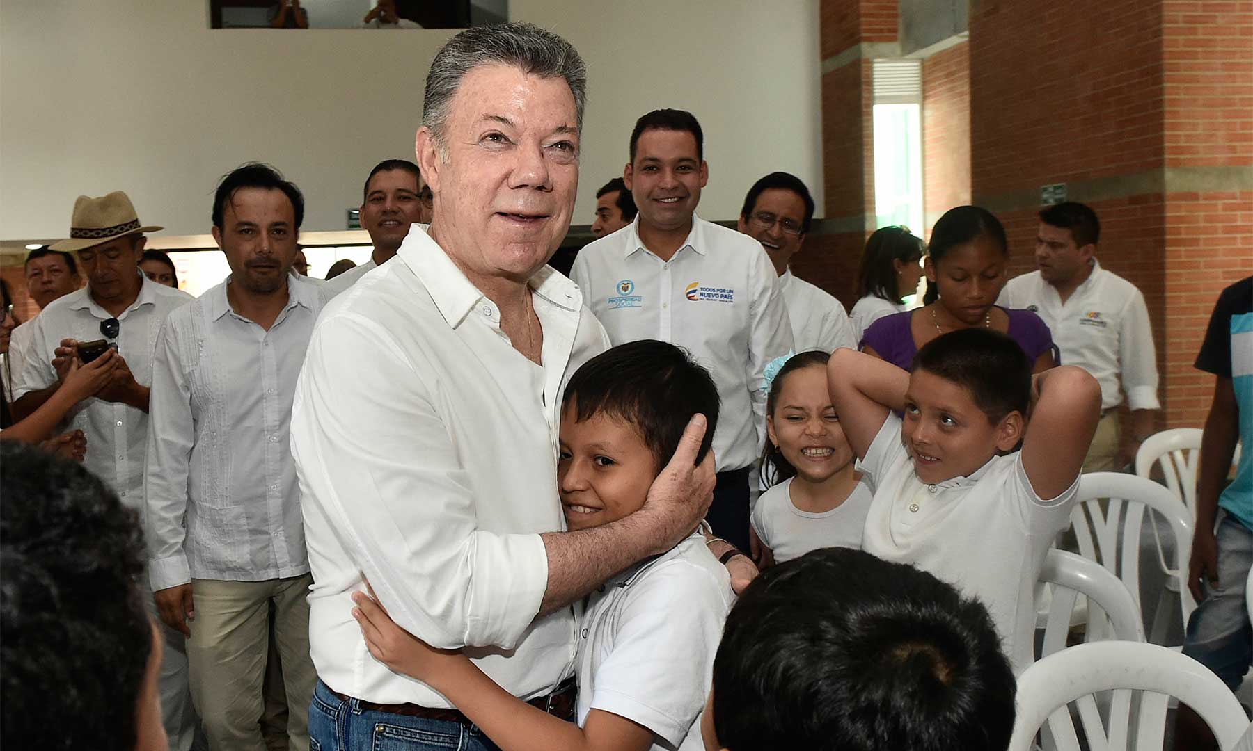Pongamos al país por encima de las diferencias, trabajemos juntos: Presidente Santos