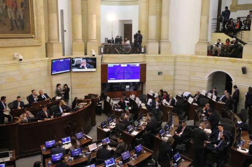 Plenaria del senado aplazó votación de acto legislativo que prohíbe la conformación de grupos paramilitares