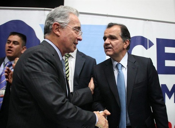 La solicitud de Óscar Iván Zuluaga de ser precandidato del Centro Democrático fue rechazada por Álvaro Uribe