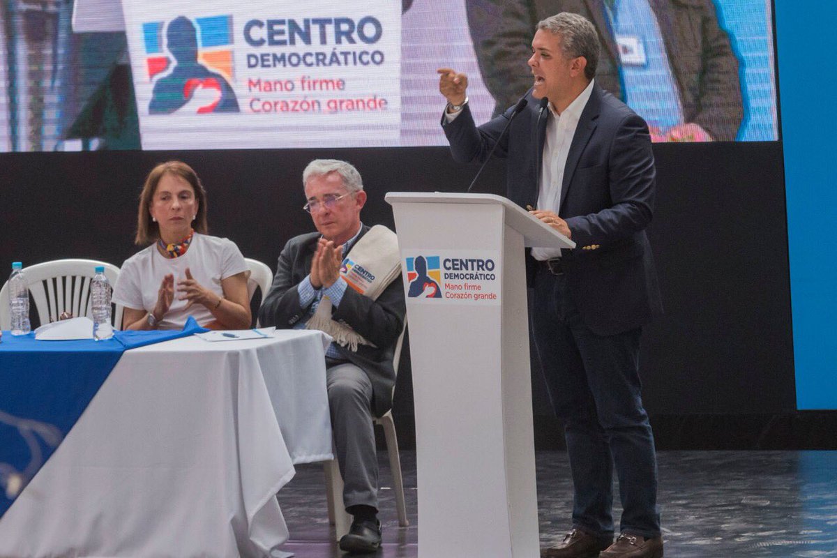 Ivan Duque a Uribe “Me comprometo a luchar con amor y devoción por su legado”