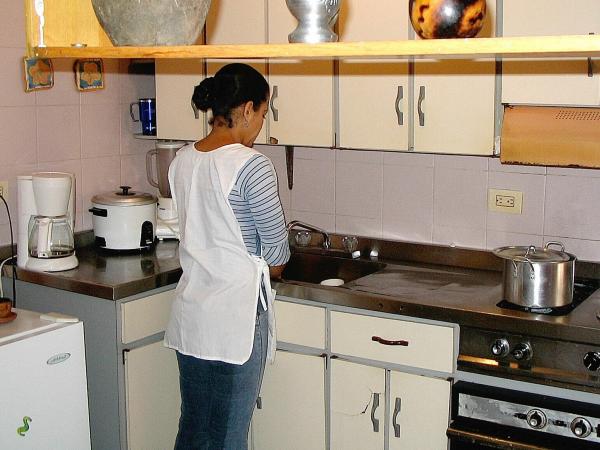 Contratación de empleadas domésticas disminuye en Colombia