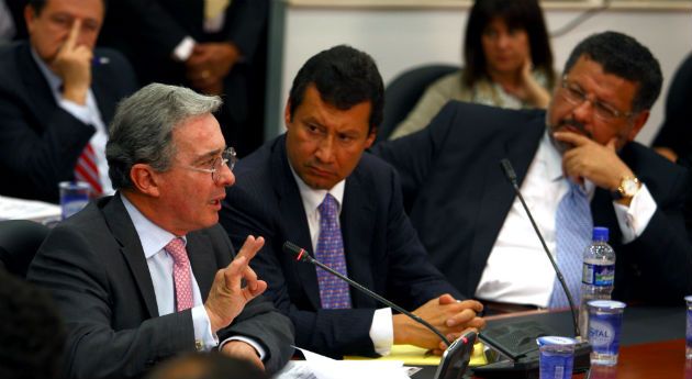 Álvaro Uribe Vélez, anuncia rueda de prensa conjunta con sus abogados
