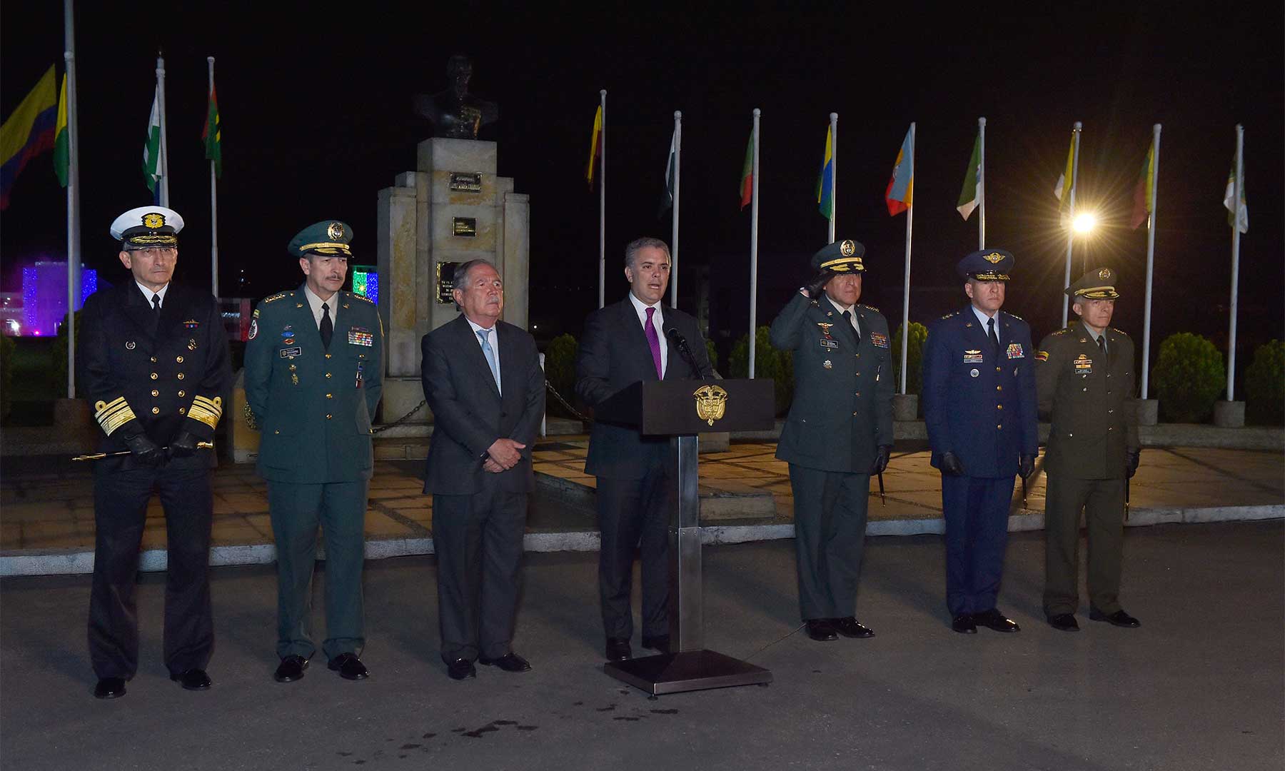 Junto a la nueva cúpula Militar y de Policía, el Presidente Duque presentó los planes Bicentenario y Colombia Bicentenaria, con los que seguirá enfrentando la criminalidad