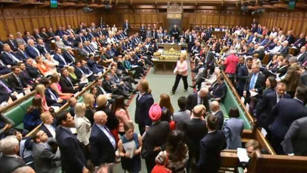 Por amplia mayoría, el Parlamento británico rechaza el acuerdo del Brexit
