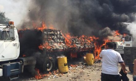 Fueron quemados camiones con ayuda humanitaria que pasaron la frontera con Venezuela