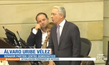 Uribe le gritó “¡sicario!” a Petro (3 veces) en el Senado