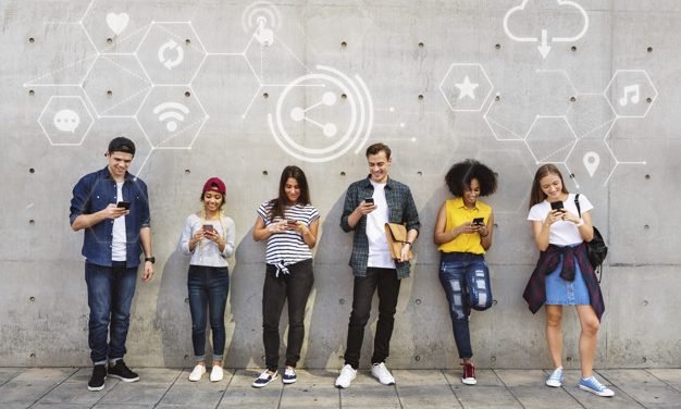 ¿Qué es lo que más hacen los colombianos en sus teléfonos celulares?