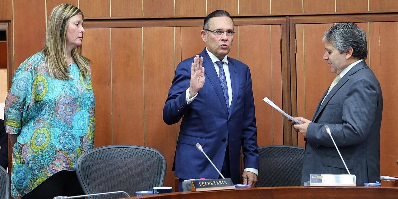 Efraín Cepeda Sarabia Preside la Comisión de Ordenamiento Territorial del Senado