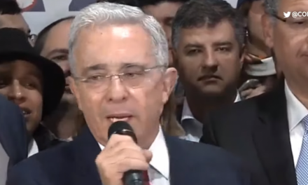 Senador Álvaro Uribe dice que respeta las instituciones