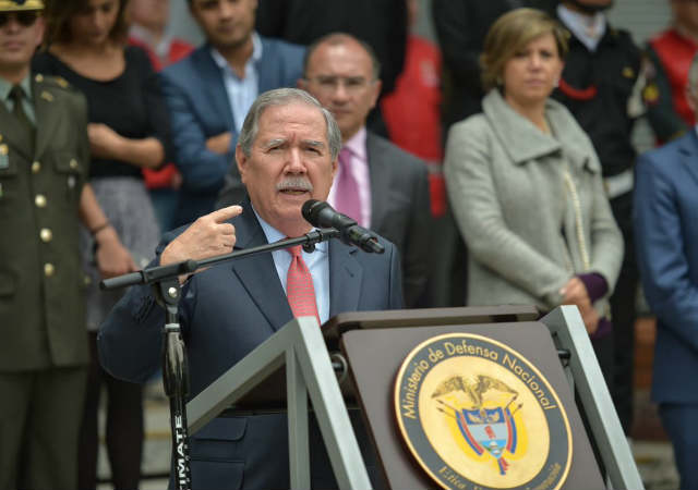 Renunció MinDefensa tras escándalo por muerte de 8 menores en Caquetá
