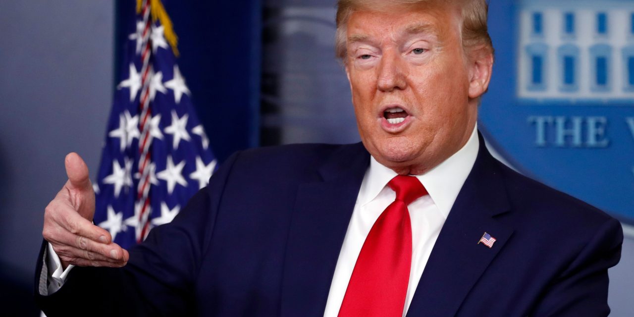 Trump firma un decreto para sancionar a países que  nieguen o retrasen la repatriación de sus ciudadanos desde EE.UU. durante la pandemia