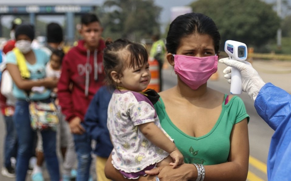 Migrantes venezolanos regresan a casa desde Colombia en medio de pandemia de coronavirus
