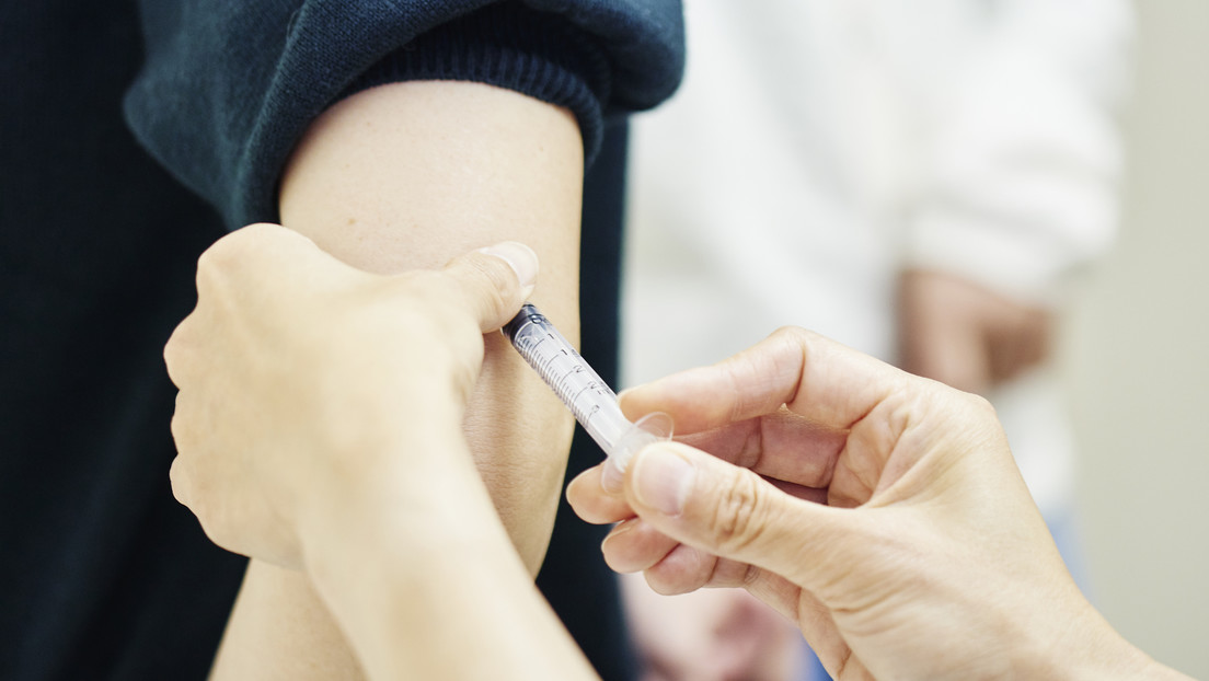 Una vacuna contra el coronavirus de la Universidad de Oxford resulta exitosa en monos