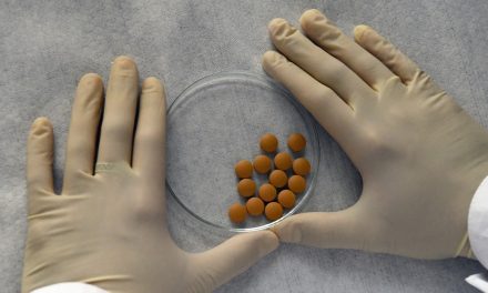El Ministerio de Salud de Rusia aprueba el primer medicamento contra covid-19 fabricado en el país