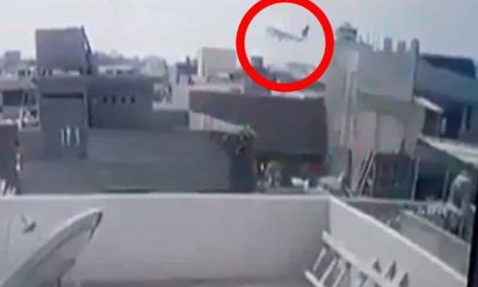 Un video captó el momento en que se estrelló el avión pakistaní en Karachi