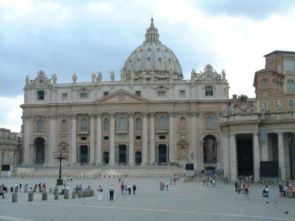 La Basílica de San Pedro reabrirá sus puertas al público este lunes