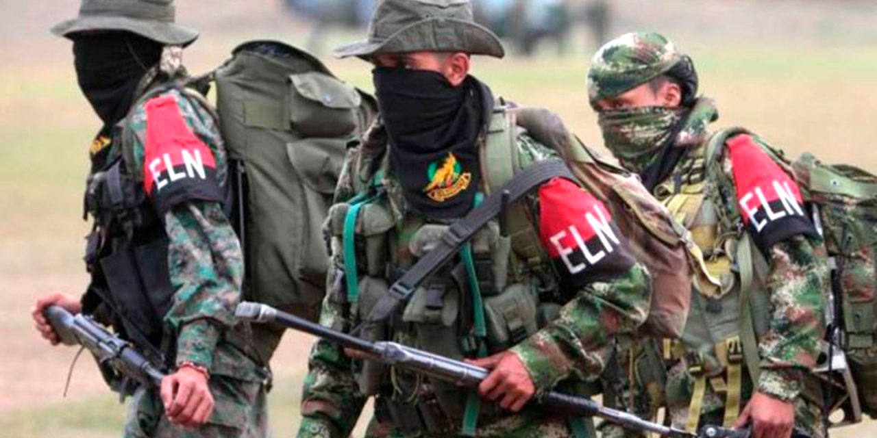 La guerrilla del ELN asesinó a dos soldados colombianos e hirió a otros 8 en un ataque con explosivos en la frontera con Venezuela