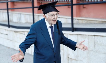 Un italiano cumple a los 96 años su sueño de graduarse en la universidad