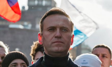 Hospital alemán que atiende a Alexéi Navalny afirma que el opositor ruso sufrió una intoxicación con una sustancia química