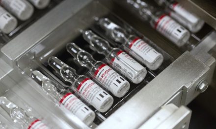 Rusia produce el primer lote de la vacuna Sputnik V contra el coronavirus