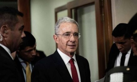 Fiscalía pide preclusión de investigación contra expresidente Uribe