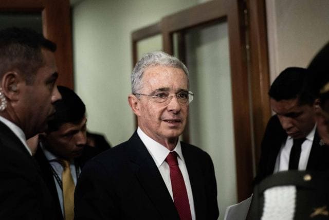 Fiscalía pide preclusión de investigación contra expresidente Uribe