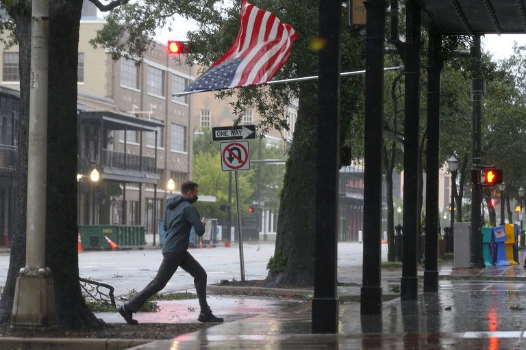El huracán Sally genera cantidades torrenciales de lluvia este miércoles en la costa del Golfo de Estados Unidos y amenaza con causar inundaciones “históricas y catastróficas”