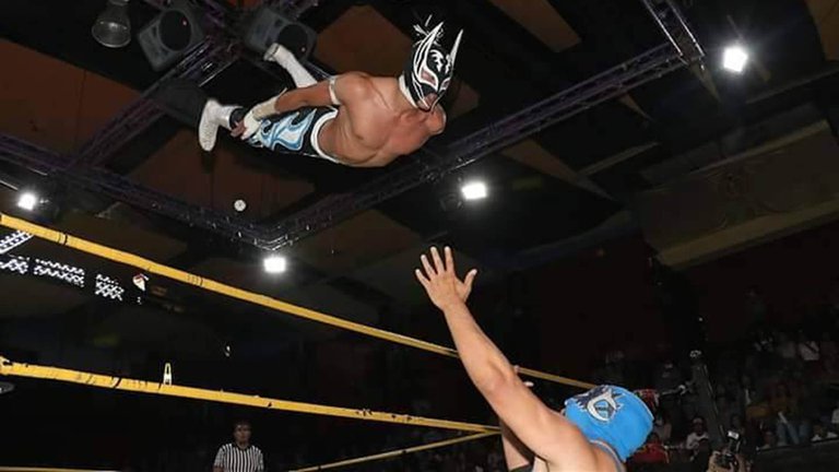Conmoción en México: un peleador de lucha libre murió en pleno combate