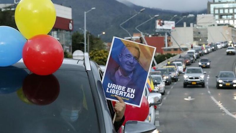 Seguidores de Álvaro Uribe Vélez, celebran su retorno a la libertad