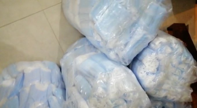 ATENCIÓN: MILES DE TAPABOCAS NUEVOS PODRÍA TENER HECES DE ANIMALES Y 43 BACTERIAS DISTINTAS