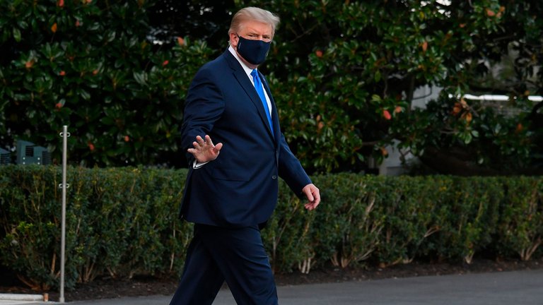 Donald Trump lleva 24 horas sin fiebre, no necesita suministro de oxígeno y continuará el tratamiento de remdesivir