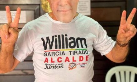 PARA HALLOWEEN, Alcalde William Dau se disfraza de William García Tirado, quien fué su contrincante político